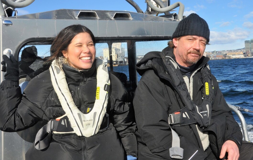 I strålende solskinn men mye vind, fikk Jobbens Eirik selskap av miljøbyråd Lan Marie Nguyen Berg (MDG) på Othilies akterdekk. Foto: Arnsten Linstad I strålende solskinn men mye vind, fikk Jobbens Eirik selskap av miljøbyråd Lan Marie Nguyen Berg (MDG) på Othilies akterdekk. Foto: Arnsten Linstad