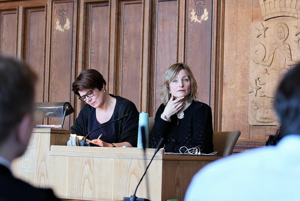 Byrådene Tone Tellevik Dahl (Ap) og Inga Marte Thorkildsen (SV) var initiativtakere og ledet møtet i formannskapssalen. Foto: André Kjernsli