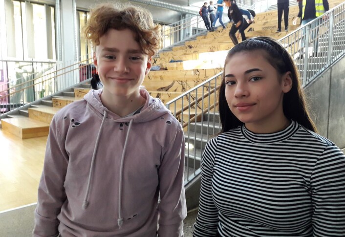 William Høiden og Linnea Eriksen er begge engasjerte i kampen for å berge klimaet. På fredag skal de begge streike, selv om de får både fravær og anmerkning. Foto: Anders Høilund William Høiden og Linnea Eriksen er begge engasjerte i kampen for å berge klimaet. På fredag skal de begge streike, selv om de får både fravær og anmerkning. Foto: Anders Høilund