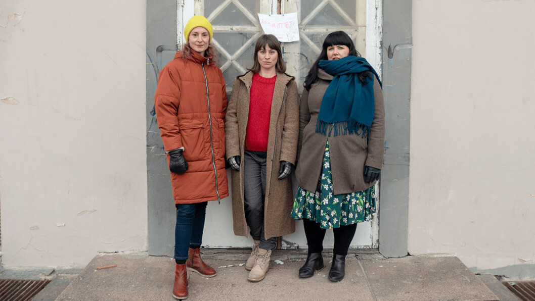 De er lei av å vente på at staten skal ta all verdens tid før de bestemmer om kommunen kan bygge flersportshall. Fra v. Sunniva Holmås Eidsvoll, Rina Mariann Hansen og Victoria Marie Evensen. Foto: Thor Langfeldt De er lei av å vente på at staten skal ta all verdens tid før de bestemmer om kommunen kan bygge flersportshall. Fra v. Sunniva Holmås Eidsvoll, Rina Mariann Hansen og Victoria Marie Evensen. Foto: Thor Langfeldt