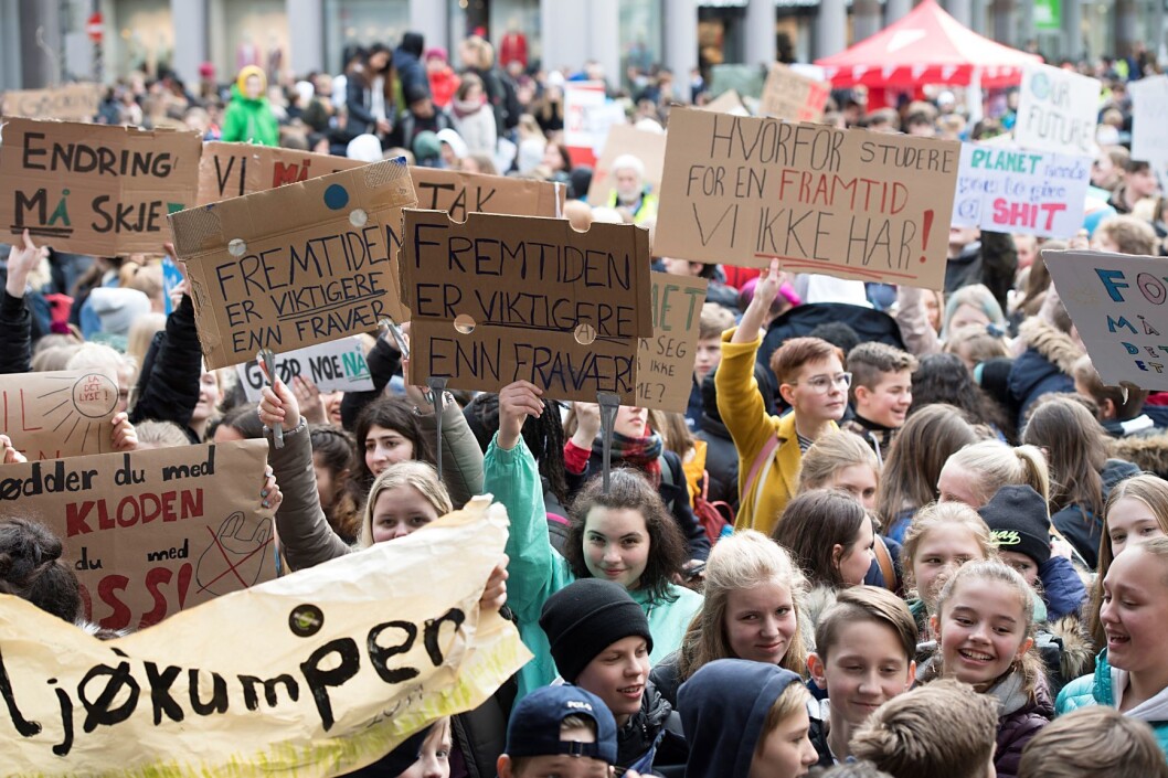 Flere tusen skoleelever streiket på Torgalmenningen i Bergen for klimaopprør forrige fredag. Foto: Marit Hommedal / NTB scanpix Flere tusen skoleelever streiket på Torgalmenningen i Bergen for klimaopprør forrige fredag. Foto: Marit Hommedal / NTB scanpix
