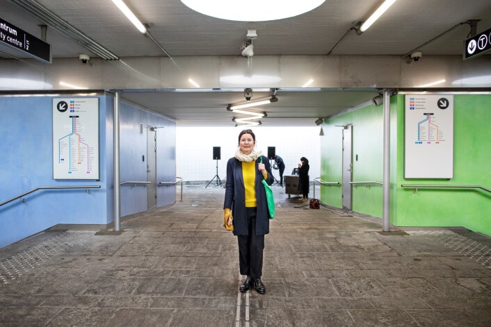 Kunstner Katrine Giæver er det stolte kunstneren bak utsmykkingen på Helsfyr. Foto: Katrine Holland Kunstner Katrine Giæver er det stolte kunstneren bak utsmykkingen på Helsfyr. Foto: Katrine Holland