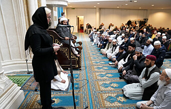 Pia Farstad von Hall (H) deltok i fredagsbønn. Oslos største moské, Central Jamaat på Grønland, hedret terrorofre