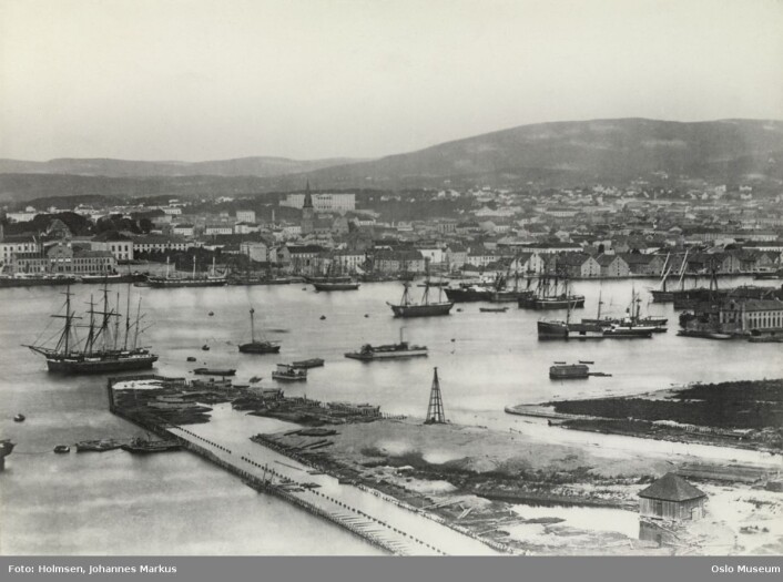 Dette bildet av Bjørvika er tatt rundt 1880, og viser hvor stor aktivitet det var i havna den gang. Foto: Johanne Markus Holmsen / Oslo bymuseum Dette bildet av Bjørvika er tatt rundt 1880, og viser hvor stor aktivitet det var i havna den gang. Foto: Johanne Markus Holmsen / Oslo bymuseum
