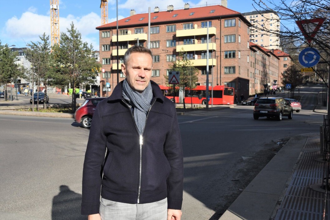 For mange osloborgere er Carl Berner synonymt med rundkjøring og trafikk. Dette vil Per Gunnar Dahl (54) gjøre noe med. Han har nå tatt initiativ til å starte en velforening på Carl Berner. Foto: Christian Boger For mange osloborgere er Carl Berner synonymt med rundkjøring og trafikk. Dette vil Per Gunnar Dahl (54) gjøre noe med. Han har nå tatt initiativ til å starte en velforening på Carl Berner. Foto: Christian Boger