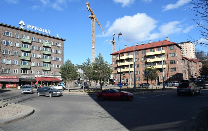 Carl Berners plass er for mange en trafikkmaskin. Det ønsker Per Gunnar Dahl gjennom opprettelsen av en velforening å endre på. Foto: Christian Boger Carl Berners plass er for mange en trafikkmaskin. Det ønsker Per Gunnar Dahl gjennom opprettelsen av en velforening å endre på. Foto: Christian Boger