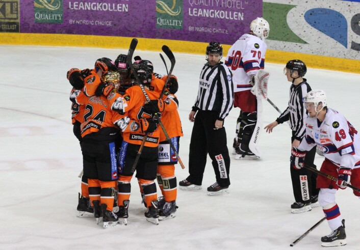 Frisk jublet først i midtperioden etter scoring av Hampus Gustafsson. Foto: André Kjernsli Frisk jublet først i midtperioden etter scoring av Hampus Gustafsson. Foto: André Kjernsli