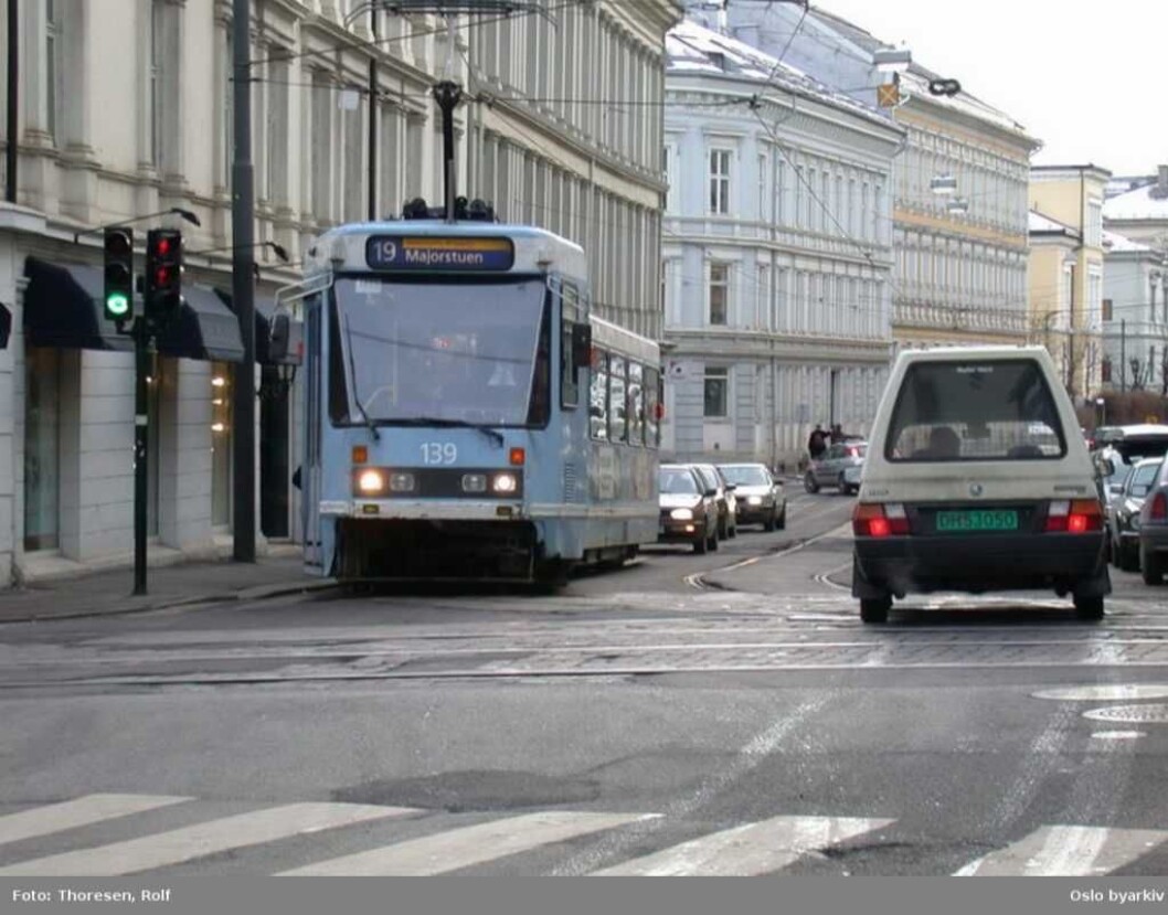 Briskebytrikken i Holtegata på vei mot Bogstadveien. Foto: Rolf Thoresen / Oslo byarkiv Briskebytrikken i Holtegata på vei mot Bogstadveien. Foto: Rolf Thoresen / Oslo byarkiv