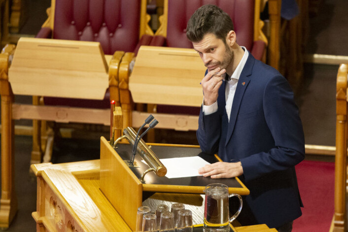 Rødt og Bjørnar Moxnes har fremmet lovforslag på Stortinget som kan gjøre det straffbart å ikke varsle om kommunal forkjøpsrett. Foto: Fredrik Hagen / NTB scanpix Rødt og Bjørnar Moxnes har fremmet lovforslag på Stortinget som kan gjøre det straffbart å ikke varsle om kommunal forkjøpsrett. Foto: Fredrik Hagen / NTB scanpix