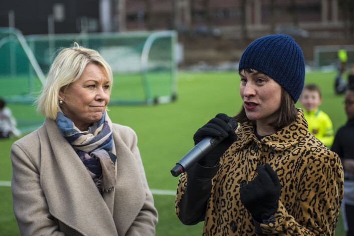 Kommunalminister Monica Mæland (H) og idrettsbyråd Rina Mariann Hansen (AP) har nå sørget for at de viktigste hindrene for en ny idrettshall er ryddet unna vei. Foto: Morten Lauveng Jørgensen Kommunalminister Monica Mæland (H) og idrettsbyråd Rina Mariann Hansen (AP) har nå sørget for at de viktigste hindrene for en ny idrettshall er ryddet unna vei. Foto: Morten Lauveng Jørgensen