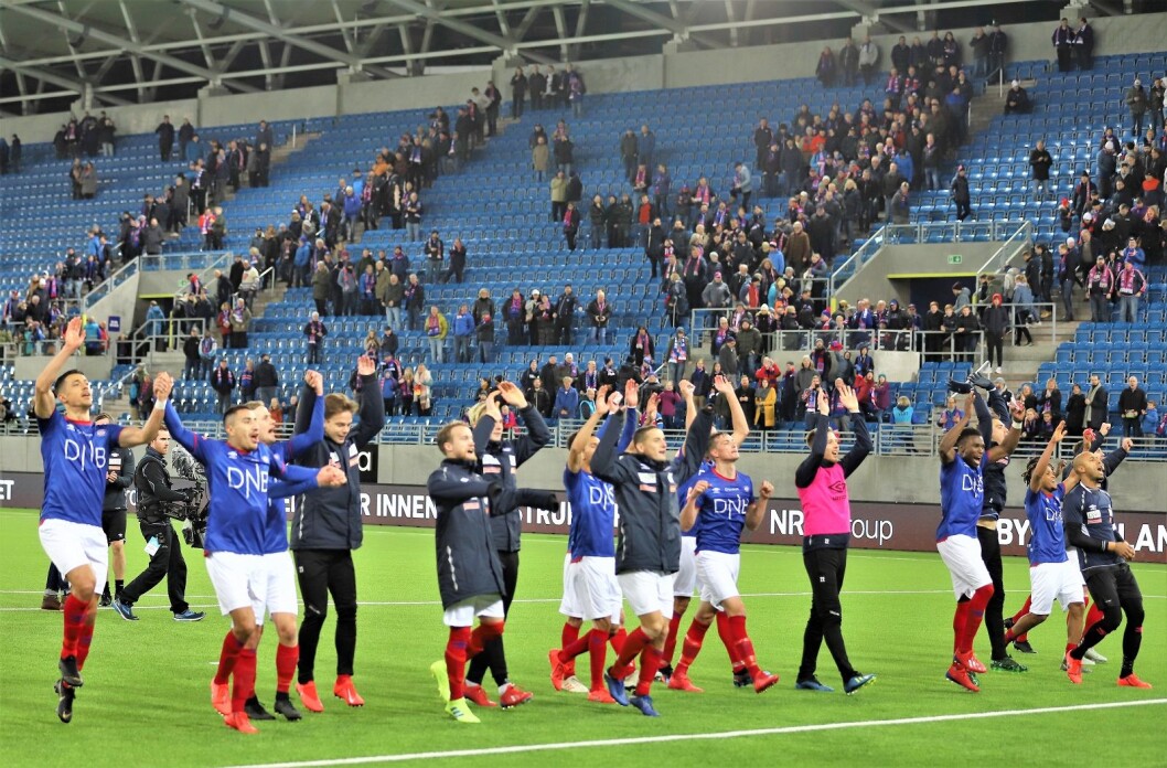 Glede og lettelse i VIF etter tre poeng i åpningskampen. Foto: André Kjernsli Glede og lettelse i VIF etter tre poeng i åpningskampen. Foto: André Kjernsli