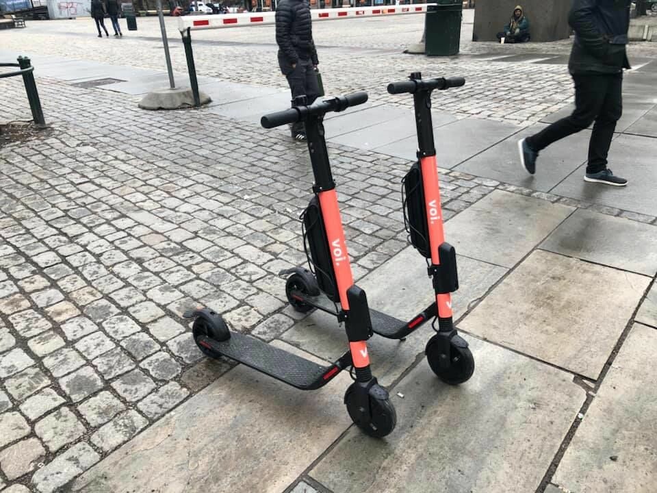 En rekke selskaper er i ferd med å innta Oslos gater og fortau med sine elsparkesykler. Foto: Runar Skjerven Eggesvik