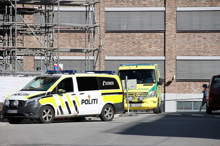 Mannen som ble kjørt til legevakta spyttet helsepersonellet i ansiktet og har nå status både som fornærmet og mistenkt. Foto: Per Øivind Eriksen Mannen som ble kjørt til legevakta spyttet helsepersonellet i ansiktet og har nå status både som fornærmet og mistenkt. Foto: Per Øivind Eriksen