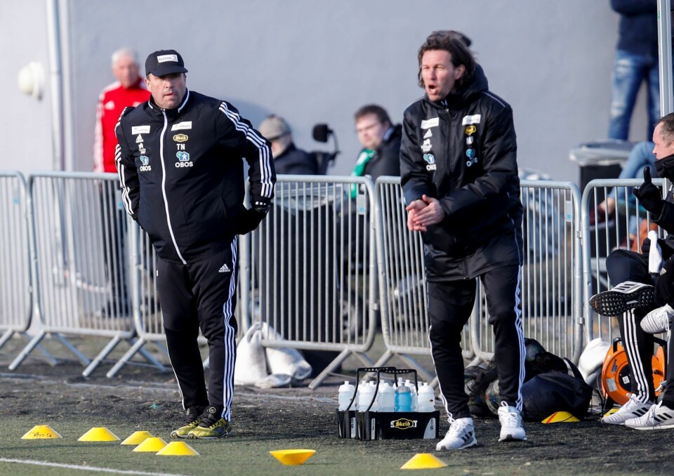 Skeid-trenere Tom Nordlie og Morten Berre under kampen mellom Skeid og HamKam. Foto: Vidar Ruud / NTB scanpix
