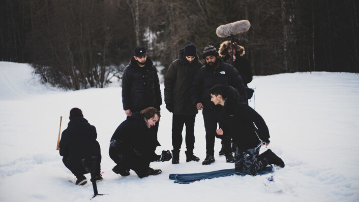 Fra venstre: Knut Eriksen (innspillingsleder), Waquas Hussain (Prod. as.), Ayaz Hussain (regissør/skuespiller) , Brian Kedeneh (foto), Eero Kujala (lyd/lyddesign) og Ali Choudri (skuespiller). Foto: Terje Andre Pettersen Fra venstre: Knut Eriksen (innspillingsleder), Waquas Hussain (Prod. as.), Ayaz Hussain (regissør/skuespiller) , Brian Kedeneh (foto), Eero Kujala (lyd/lyddesign) og Ali Choudri (skuespiller). Foto: Terje Andre Pettersen