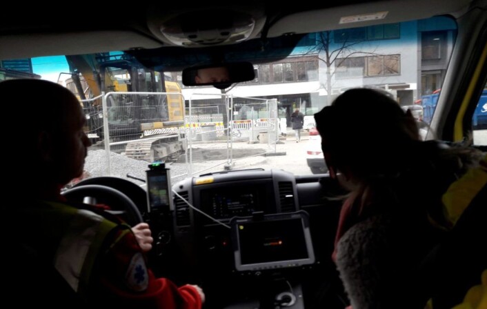 Storgata har vært en utrykningsgate. Nå blir nye trikkeskinner lagt, og ambulansesjåføren må finne alternative ruter. Foto: Anders Høilund Storgata har vært en utrykningsgate. Nå blir nye trikkeskinner lagt, og ambulansesjåføren må finne alternative ruter. Foto: Anders Høilund