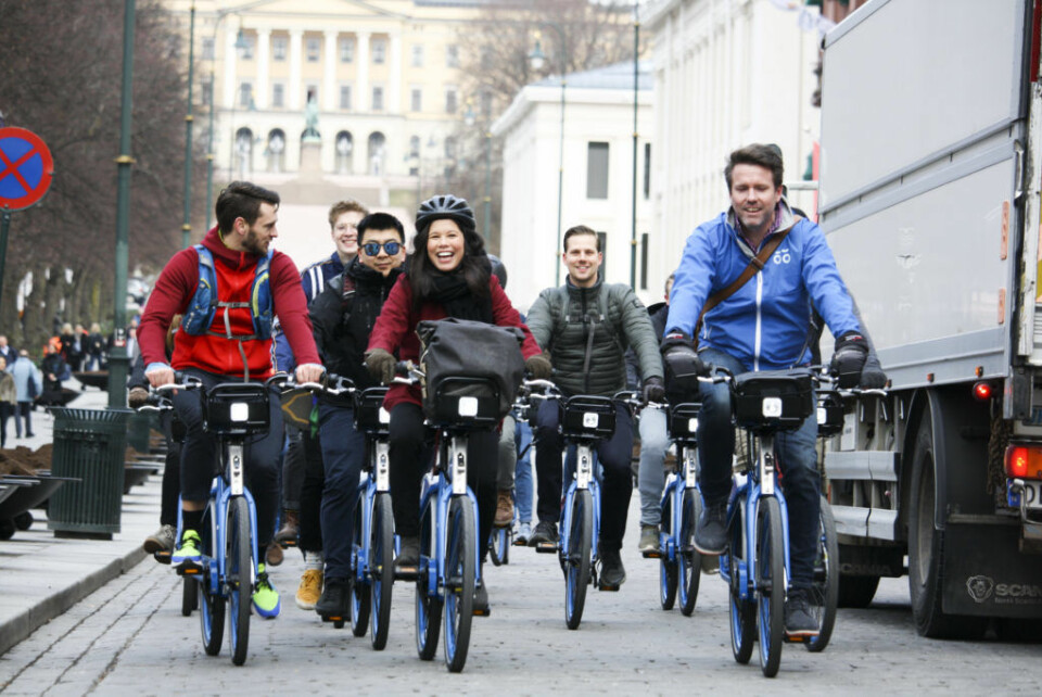 Byråd Lan Marie Berg og andre bysyklister på Karl Johan på onsdag i forbindelse med åpningen av årets bysykkelsesong. Foto: Lisa Siegel