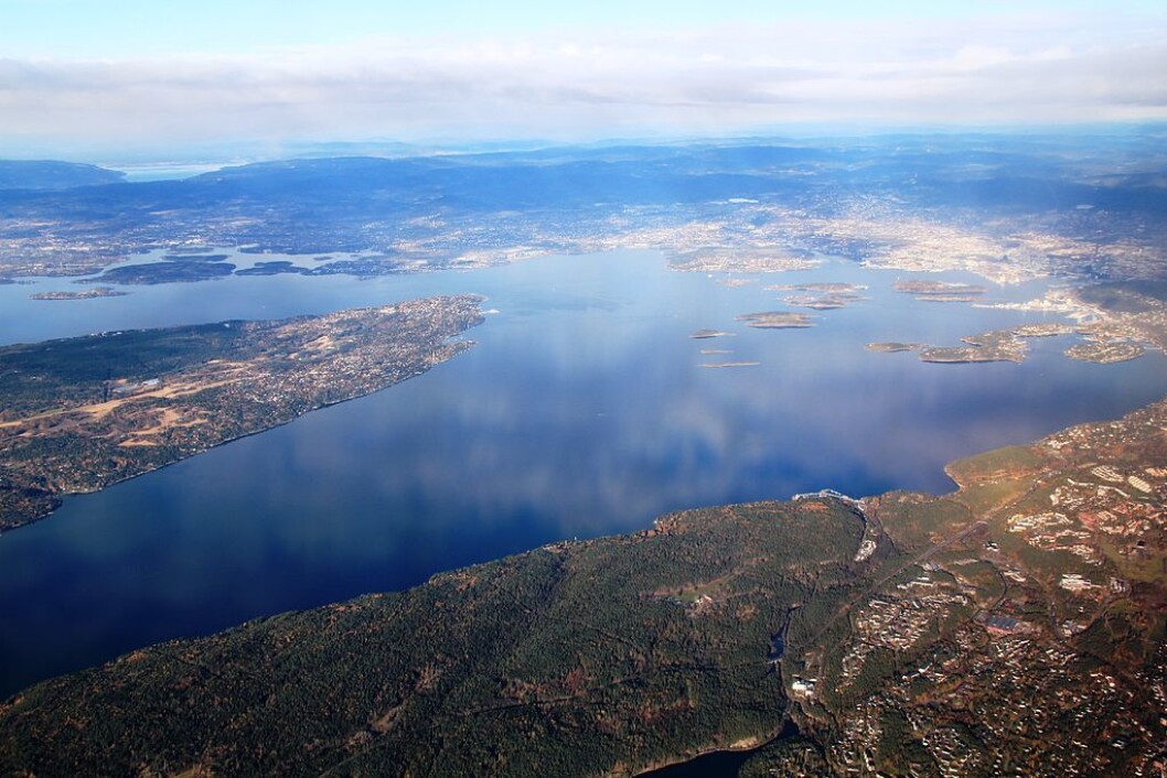 Bunnefjorden i 2010. Utstikkeren til venstre er Nesodden og rett frem i distansen skimtes Oslo og de populære bade- og hytteøyene (blant annet Hovedøya, Gressholmen og Langøyene). Oksygenkonsentrasjonen i Bunnefjorden har ikke vært så høy som nå på seks år. Flyfoto: Chell Hill Bunnefjorden i 2010. Utstikkeren til venstre er Nesodden og rett frem i distansen skimtes Oslo og de populære bade- og hytteøyene (blant annet Hovedøya, Gressholmen og Langøyene). Oksygenkonsentrasjonen i Bunnefjorden har ikke vært så høy som nå på seks år. Flyfoto: Chell Hill