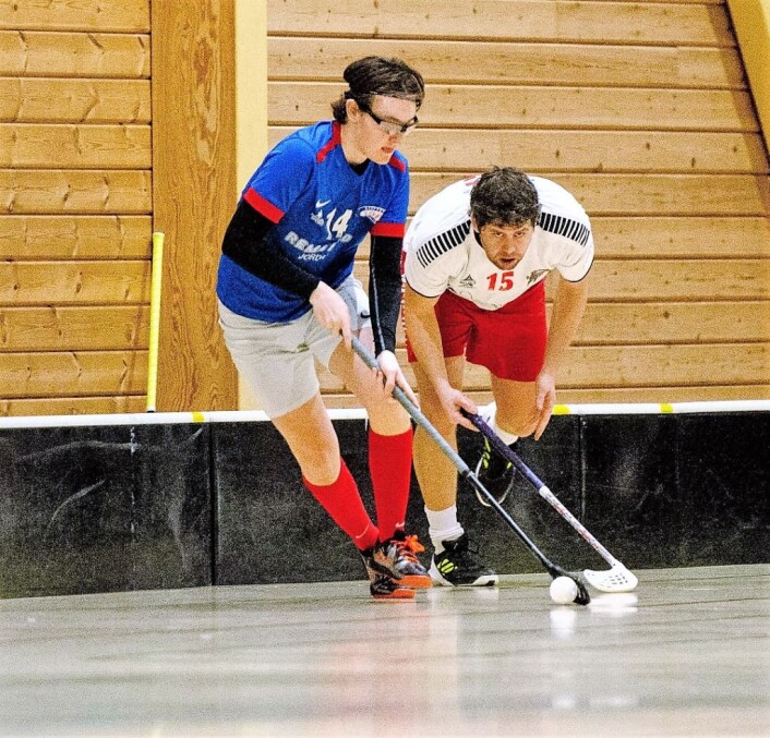 Det gror godt også i de yngres rekker i Vålerenga innebandy. Jesper Pedersen (17) er et av talentene som i år har tatt seniorlaget med storm. Foto: Vålerenga innebandy Det gror godt også i de yngres rekker i Vålerenga innebandy. Jesper Pedersen (17) er et av talentene som i år har tatt seniorlaget med storm. Foto: Vålerenga innebandy