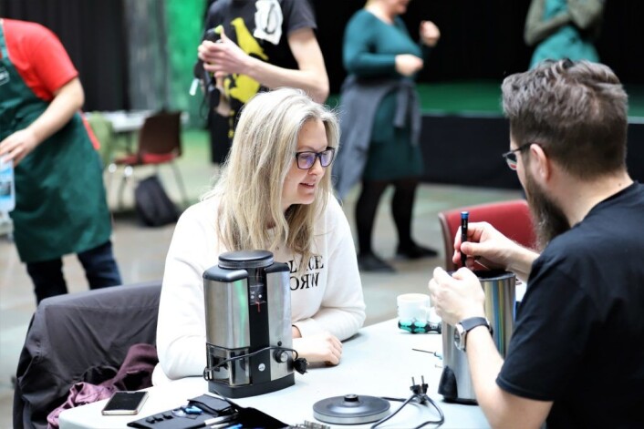 Mari Hagtvedt Vik synes det er synd å kaste produkter som kan fikses med en kyndig hånd. Foto: André Kjernsli Mari Hagtvedt Vik synes det er synd å kaste produkter som kan fikses med en kyndig hånd. Foto: André Kjernsli
