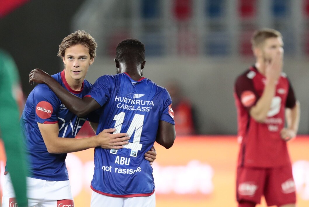 Felix Myhre t.v. gratuleres av Mohammed Abu i fjor, etter at han fastsatte resultatet til 2-0 i eliteseriekampen i fotball mellom Vålerenga og Brann. Foto: Lise Åserud / NTB scanpix Felix Myhre t.v. gratuleres av Mohammed Abu i fjor, etter at han fastsatte resultatet til 2-0 i eliteseriekampen i fotball mellom Vålerenga og Brann. Foto: Lise Åserud / NTB scanpix