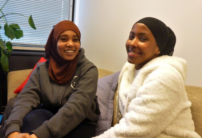 Nasrin Adam og Samira Alideq inspirerte med sine fortellinger om møtet med jobbsøkingen. Foto: Anders Høilund Nasrin Adam og Samira Alideq inspirerte med sine fortellinger om møtet med jobbsøkingen. Foto: Anders Høilund