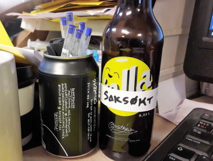 Humoristisk sensur av en etikett på JallaSprite da Coca-Cola Company saksøkte lille O. Mathisen på Grønland. Foto: Anders Høilund Humoristisk sensur av en etikett på JallaSprite da Coca-Cola Company saksøkte lille O. Mathisen på Grønland. Foto: Anders Høilund