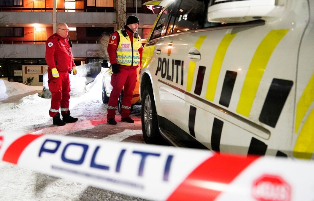 Politi og ambulanse på plass ved knivstikking. Det stemmer at det har vært en nær dobling i antall loggførte knivstikkinger i Oslo politidistrikt i perioden justisminister Jøran Kallmyr (Frp) viser til, mener nettstedet Faktisk.no. Foto: Cornelius Poppe / NTB scanpix Politi og ambulanse på plass ved knivstikking. Det stemmer at det har vært en nær dobling i antall loggførte knivstikkinger i Oslo politidistrikt i perioden justisminister Jøran Kallmyr (Frp) viser til, mener nettstedet Faktisk.no. Foto: Cornelius Poppe / NTB scanpix
