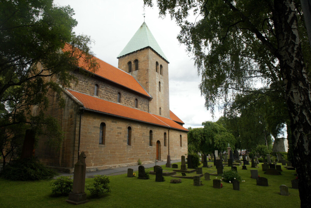 Størrelsesmessig er det kun de gamle domkirkene som kan sammenlignes med Gamle Aker kirke. Grunnformen på kirken har aldri blitt endret, men den har opplevd brann og plyndring flere ganger. Foto: Terje Bendiksby / SCANPIX Størrelsesmessig er det kun de gamle domkirkene som kan sammenlignes med Gamle Aker kirke. Grunnformen på kirken har aldri blitt endret, men den har opplevd brann og plyndring flere ganger. Foto: Terje Bendiksby / SCANPIX