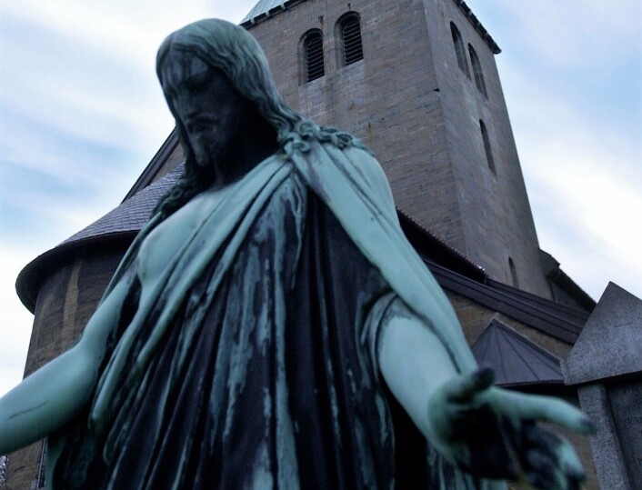 Kristus-skulpturen utenfor Gamle Aker kirke. Foto: Thomas Bjørnflaten / SCANPIX Kristus-skulpturen utenfor Gamle Aker kirke. Foto: Thomas Bjørnflaten / SCANPIX
