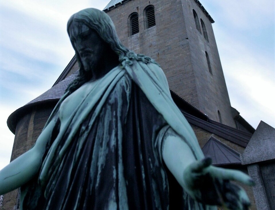 Kristus-skulpturen utenfor Gamle Aker kirke. Foto: Thomas Bjørnflaten / SCANPIX