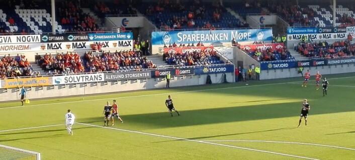 Skeid i svarte bortedrakter kom til kort mot hardt satsende Aalesund FK foran noe over 4.000 tilskuere på Color Line stadion. Foto: Kim Aarli Larsen Skeid i svarte bortedrakter kom til kort mot hardt satsende Aalesund FK foran noe over 4.000 tilskuere på Color Line stadion. Foto: Kim Aarli Larsen
