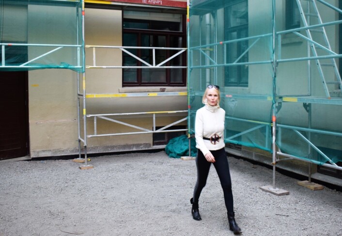 � I dag er sameiet i gang med å drenere hele bakgården, forteller Marit Bakke. Foto: Lars Erik Haugen / Murbyen Oslo � I dag er sameiet i gang med å drenere hele bakgården, forteller Marit Bakke. Foto: Lars Erik Haugen / Murbyen Oslo