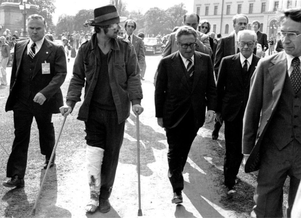 Henning Dahl og Henry Kissinger. Bildet gikk ut i verdenspressen. Foto: Cirkus Verdensteater Henning Dahl og Henry Kissinger. Bildet gikk ut i verdenspressen. Foto: Cirkus Verdensteater
