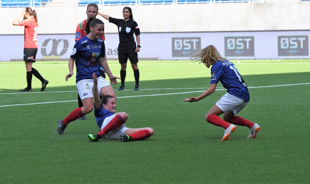 Målscorer Celin Bizet Indushøy jubler etter å ha gitt Vålerenga 1-0-ledelse over Arna-Bjørnar. Det holdt til seier for østkantklubben. Foto: Christian Boger Målscorer Celin Bizet Indushøy jubler etter å ha gitt Vålerenga 1-0-ledelse over Arna-Bjørnar. Det holdt til seier for østkantklubben. Foto: Christian Boger