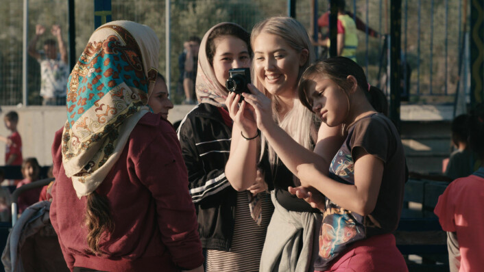 På Lesvos fikk Victoria Skau møte en annen virkelighet enn hjemme i Norge. Foto: Hacienda Film og Differ Media