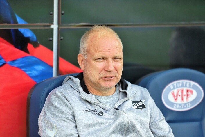 Odd-trener Dag-Eilev Fagermo med innbitt grimase før bortekampen. Humøret ble neppe bedre etter at Vålerenga sikret seg 1-0 og tre poeng på overtid. Foto: André Kjernsli Odd-trener Dag-Eilev Fagermo med innbitt grimase før bortekampen. Humøret ble neppe bedre etter at Vålerenga sikret seg 1-0 og tre poeng på overtid. Foto: André Kjernsli