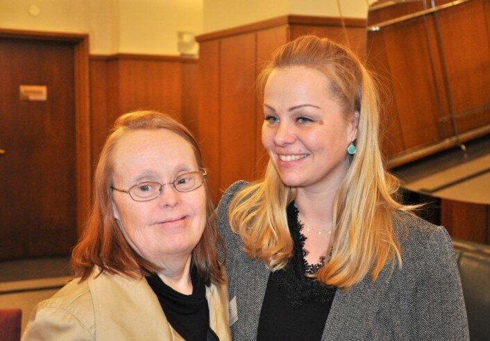 Det var Rødt og Eivor Evenrud som reiste saken om gjengs leie for utviklingshemmede i bystyret. Her er Evenrud sammen med Marion Risa under bystyrets møte 27. februar i år. Foto: Arnsten Linstad Det var Rødt og Eivor Evenrud som reiste saken om gjengs leie for utviklingshemmede i bystyret. Her er Evenrud sammen med Marion Risa under bystyrets møte 27. februar i år. Foto: Arnsten Linstad