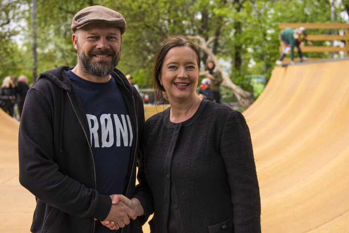 Byrådsekretær Rasmus Reinvang (MDG) og bydelsutvalgsleder i bydel St. Hanshaugen, Anne Christine Kroepelien (H), kan ta hverandre i hånda og takke for godt samarbeid for å få Marienlystrampen på beina igjen. Foto: Morten Lauveng Jørgensen Byrådsekretær Rasmus Reinvang (MDG) og bydelsutvalgsleder i bydel St. Hanshaugen, Anne Christine Kroepelien (H), kan ta hverandre i hånda og takke for godt samarbeid for å få Marienlystrampen på beina igjen. Foto: Morten Lauveng Jørgensen