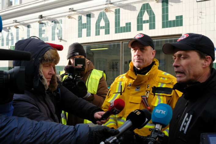 Brannsjef Jon Myroldhaug (t.h) og innsatsleder brann, Lars Brenden måtte svare på spørsmål om de fryktet en pysoman gikk løs etter fem alvorlige boligbranner på ett døgn i Oslo. Foto: Christian Boger Brannsjef Jon Myroldhaug (t.h) og innsatsleder brann, Lars Brenden måtte svare på spørsmål om de fryktet en pysoman gikk løs etter fem alvorlige boligbranner på ett døgn i Oslo. Foto: Christian Boger