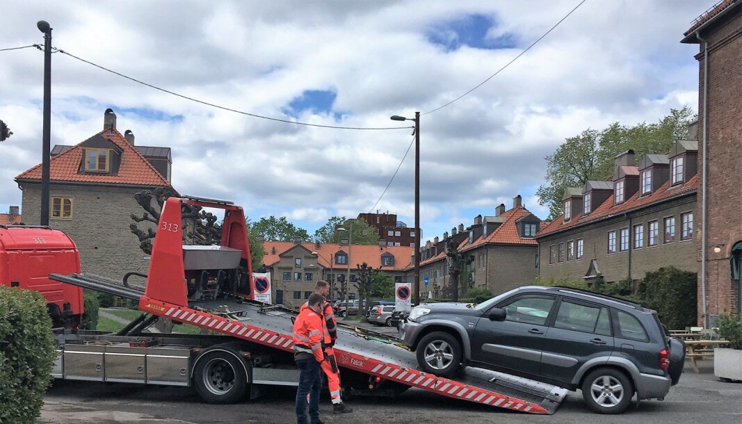 Hvert år taues 3000 biler i forbindelse med vårrengjøringen. Her i Tore Hunds vei på Lille Tøyen. Hvert år taues 3000 biler i forbindelse med vårrengjøringen. Her i Tore Hunds vei på Lille Tøyen.