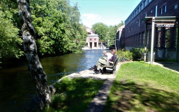 Det mest aktuelle stedet for en badeplass ved Myraløkka er utenfor Østlandssendingens lokaler på østsiden av Akerselva. Foto: Anders Høilund Det mest aktuelle stedet for en badeplass ved Myraløkka er utenfor Østlandssendingens lokaler på østsiden av Akerselva. Foto: Anders Høilund