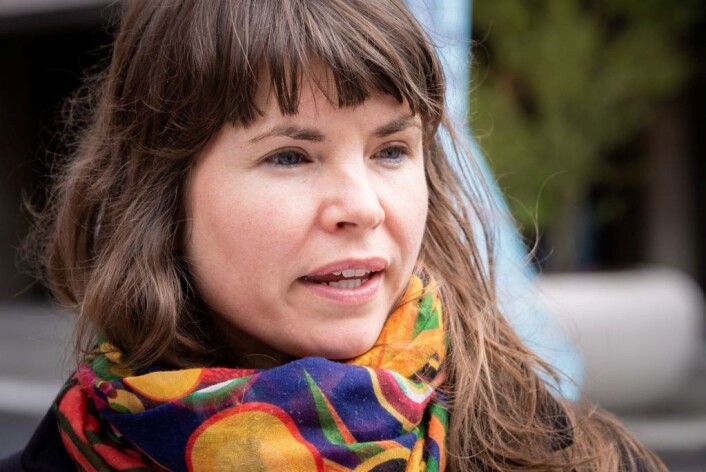 Selskabet Oslo Byes Vel og Astrid Ledang delte ut informasjon om alle historiske bygninger i og rundt Dronningens gate. Foto: Bjørnar Morønning Selskabet Oslo Byes Vel og Astrid Ledang delte ut informasjon om alle historiske bygninger i og rundt Dronningens gate. Foto: Bjørnar Morønning