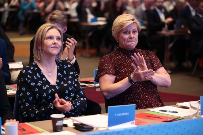 På Frps landsmøte sist helg vant Carl I. Hagen en knusende seier over partiledelsen representert ved leder og finansminister Siv Jensen samt nestlederne Terje Søviknes og Sylvi Listhaug. Foto: Lise Åserud / NTB scanpix På Frps landsmøte sist helg vant Carl I. Hagen en knusende seier over partiledelsen representert ved leder og finansminister Siv Jensen samt nestlederne Terje Søviknes og Sylvi Listhaug. Foto: Lise Åserud / NTB scanpix