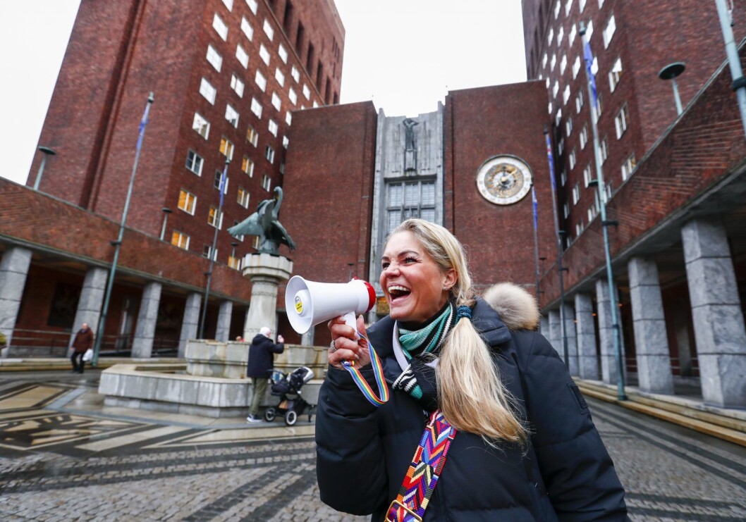 I november 2017 ledet Cecilie Lyngby omlag 4.000 bomaksjonister utenfor Oslo rådhus. Nå vil hun samle 2.790 demonstranter spredd på Oslos 83 bommer 1. juni. Foto: Terje Pedersen / NTB scanpix I november 2017 ledet Cecilie Lyngby omlag 4.000 bomaksjonister utenfor Oslo rådhus. Nå vil hun samle 2.790 demonstranter spredd på Oslos 83 bommer 1. juni. Foto: Terje Pedersen / NTB scanpix