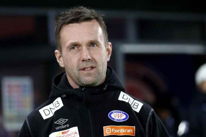 VIF-trener Ronny Deila og hans mannskap henger med i toppen. Nå er Vålerenga på en fjerdeplass, fem poeng bak serieleder Molde. Foto: Cornelius Poppe / NTB scanpix VIF-trener Ronny Deila og hans mannskap henger med i toppen. Nå er Vålerenga på en fjerdeplass, fem poeng bak serieleder Molde. Foto: Cornelius Poppe / NTB scanpix
