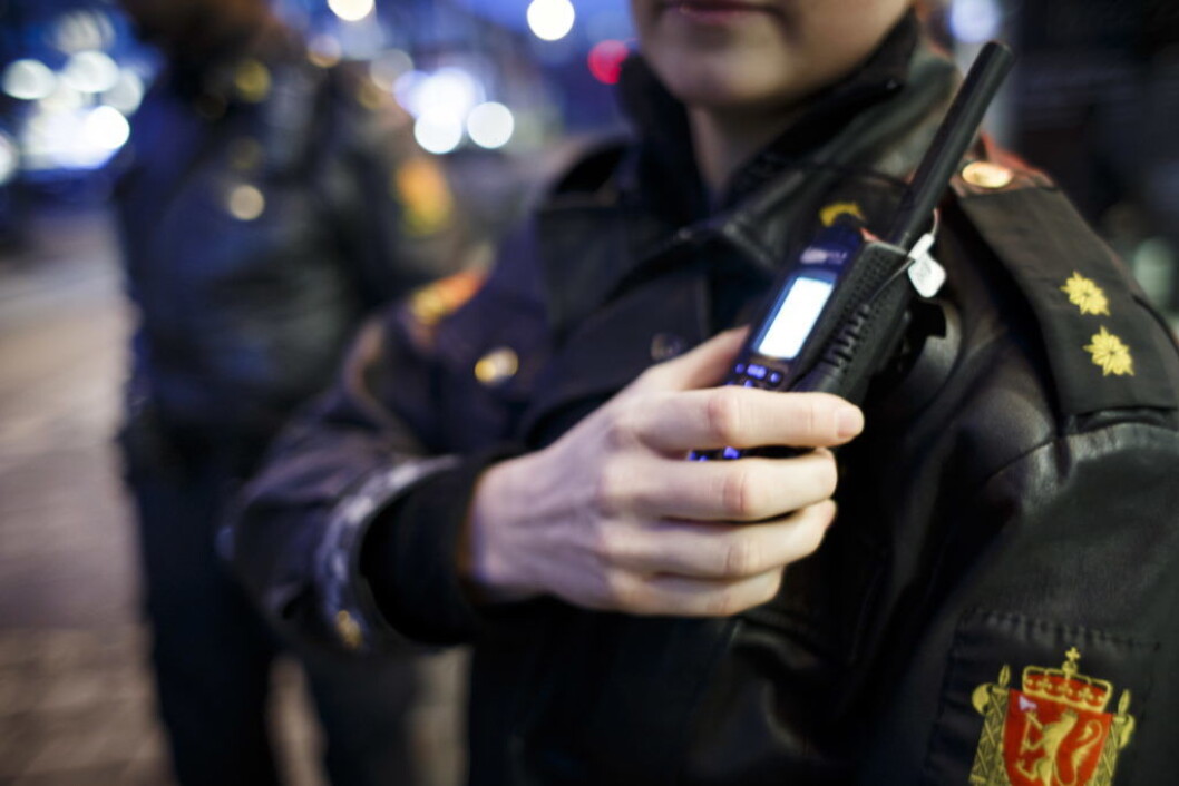 Den fornærmede har kutt i leppen og smerter i hodet og blir ivaretatt av helsepersonell, opplyser politiet. Foto: Heiko Junge NTB / scanpix Den fornærmede har kutt i leppen og smerter i hodet og blir ivaretatt av helsepersonell, opplyser politiet. Foto: Heiko Junge NTB / scanpix