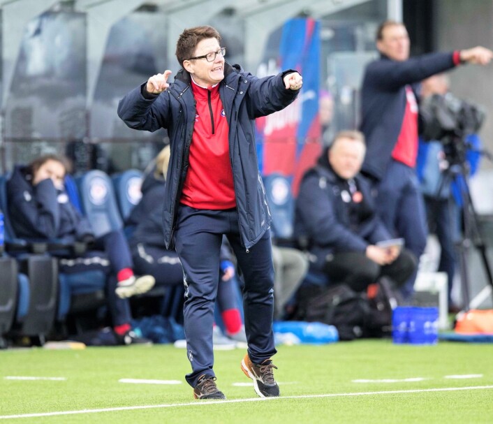 Trener Monica Knudsen har troa på at Vålerenga-jentene slår tilbake etter forrige helgs stortap på Jæren. Foto: Terje Pedersen / NTB Scanpix Trener Monica Knudsen har troa på at Vålerenga-jentene slår tilbake etter forrige helgs stortap på Jæren. Foto: Terje Pedersen / NTB Scanpix