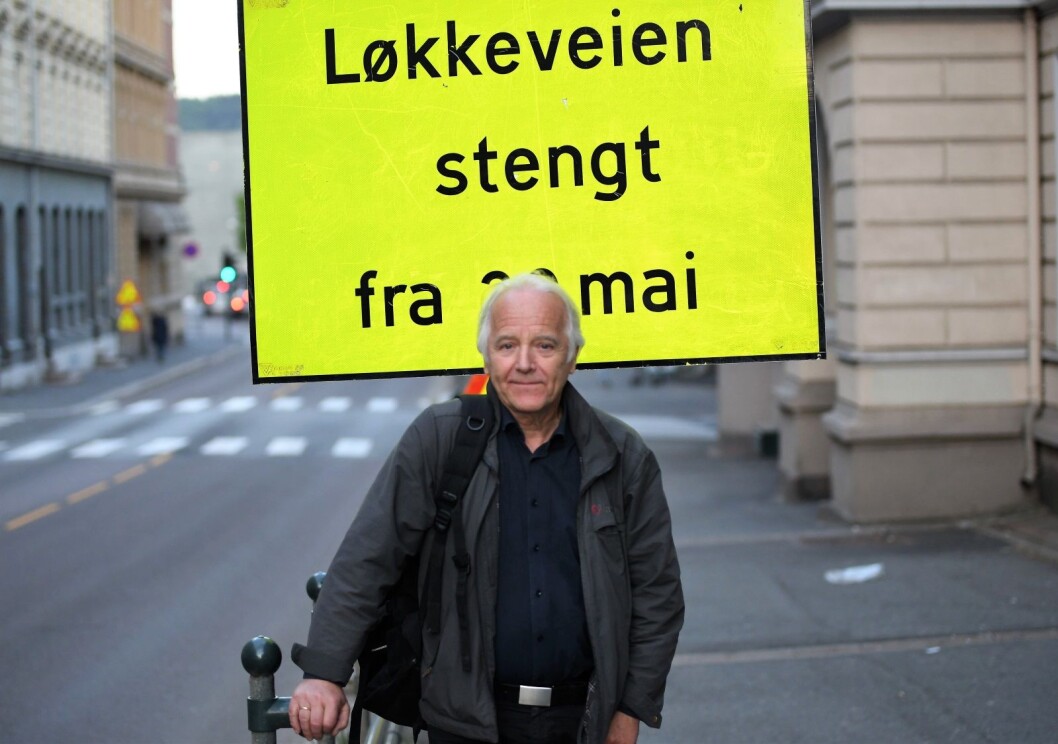 Siden 70-tallet har leder i Ruseløkka og Skillebekk beboerforening, Erik Karlsen, kjempet for å få stengt Løkkeveien for gjennomgangstrafikk. Nå håper han stengingen blir permanent. Foto: Christian Boger Siden 70-tallet har leder i Ruseløkka og Skillebekk beboerforening, Erik Karlsen, kjempet for å få stengt Løkkeveien for gjennomgangstrafikk. Nå håper han stengingen blir permanent. Foto: Christian Boger