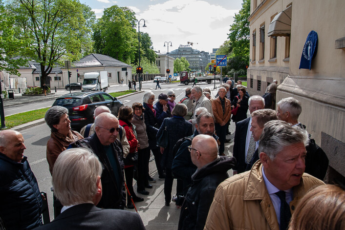 Frederiks gate 3 var tilholdsstedet for Ragnar Frisch fra 1930-årene til 1971. Nå er et blått skilt plassert på veggen. Foto: Astrid Ledang / Oslo Byes Vel Frederiks gate 3 var tilholdsstedet for Ragnar Frisch fra 1930-årene til 1971. Nå er et blått skilt plassert på veggen. Foto: Astrid Ledang / Oslo Byes Vel